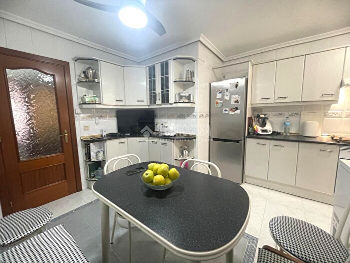 Casas en venta y pisos alquiler - 3