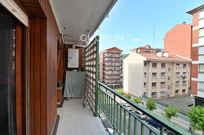 Casas en venta y pisos alquiler - 1