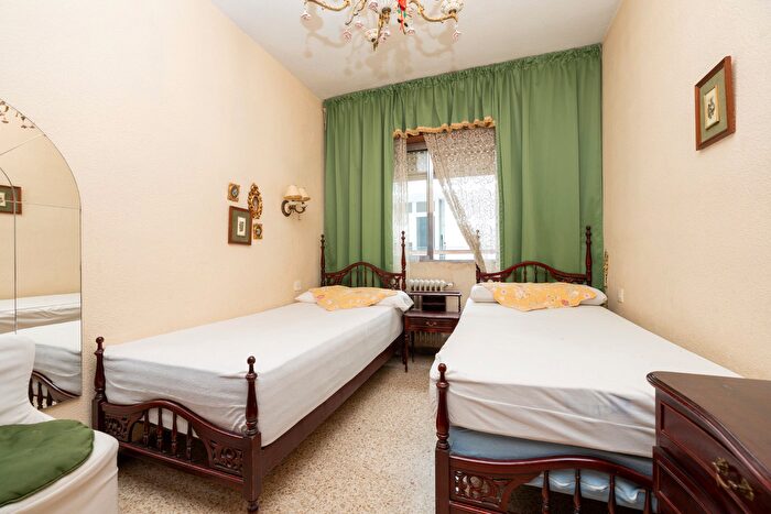 Casas en venta y pisos alquiler - 2