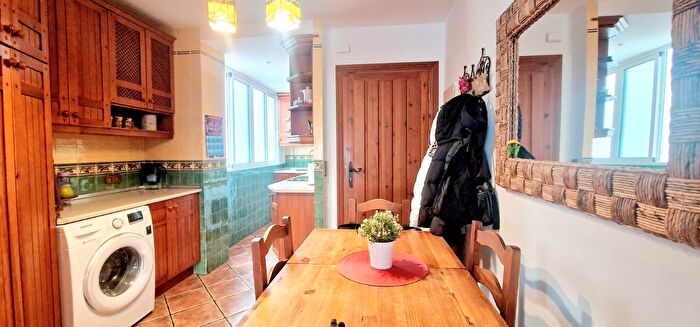 Casas en venta y pisos alquiler - 3