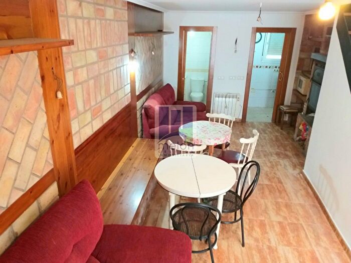 Casas en venta y pisos alquiler - 1