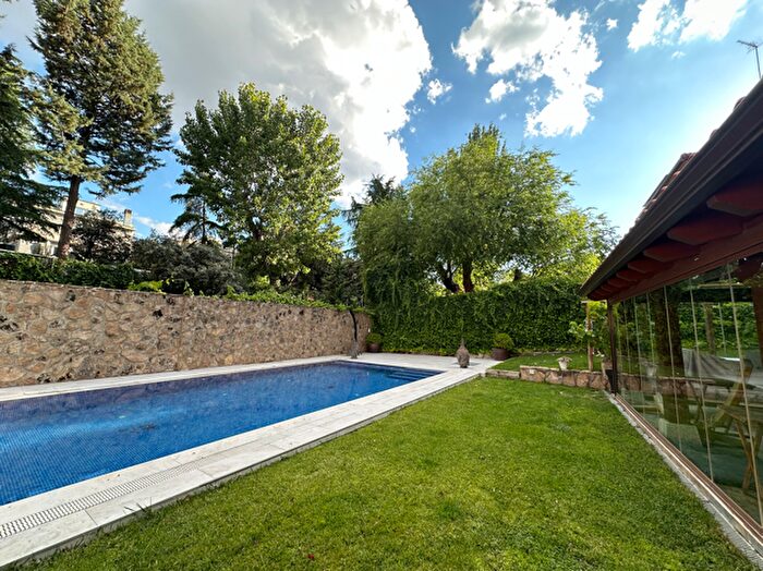 Casas en venta y pisos alquiler - 1