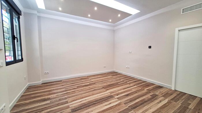 Casas en venta y pisos alquiler - 1