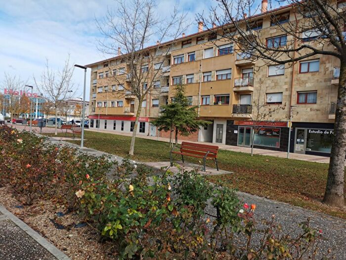 Casas en venta y pisos alquiler - 1