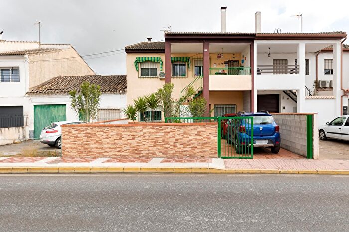 Casa en venta en Fuente Vaqueros, Granada de 6 habitaciones