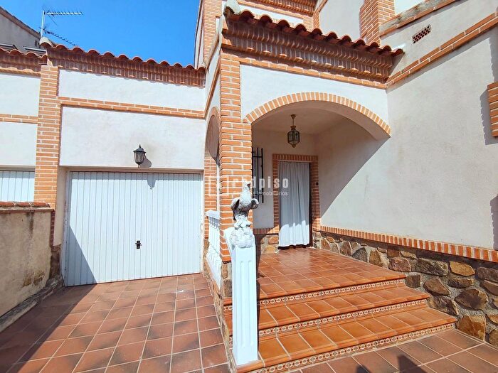 Casas en venta y pisos alquiler - 1