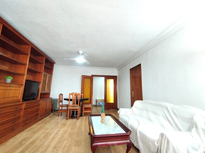 Casas en venta y pisos alquiler - 3