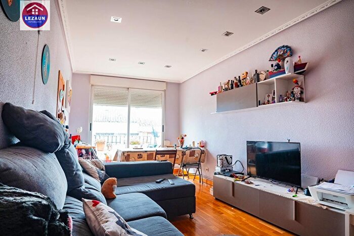 Casas en venta y pisos alquiler - 3