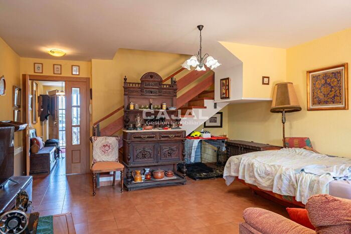 Casas en venta y pisos alquiler - 3