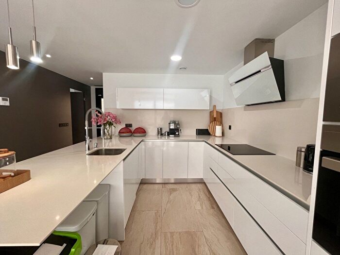 Casas en venta y pisos alquiler - 2