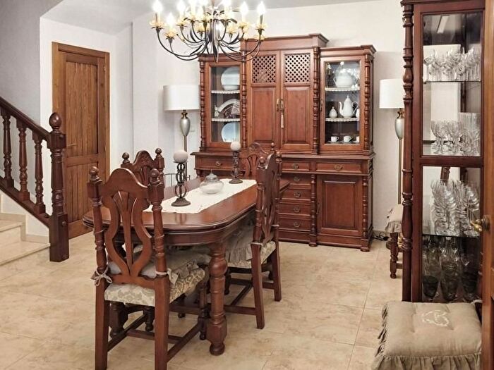 Casas en venta y pisos alquiler - 3