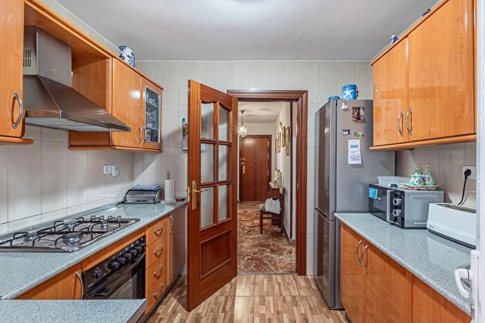 Casas en venta y pisos alquiler - 2