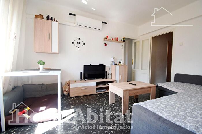 Casas en venta y pisos alquiler - 1