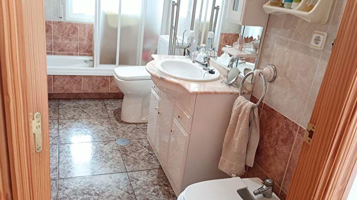 Casas en venta y pisos alquiler - 3