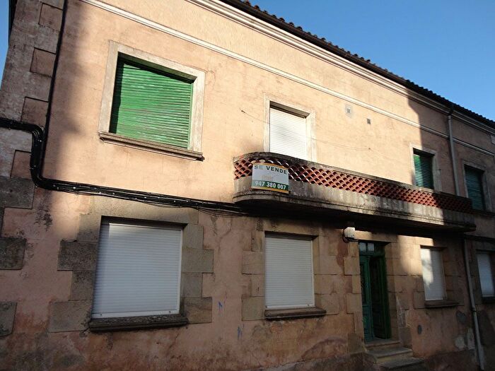 Casa en venta en Quintanar de la Sierra, Burgos de 8 habitaciones