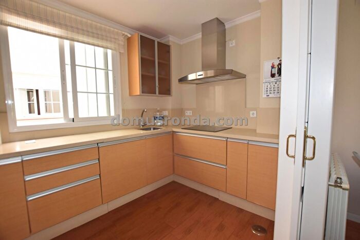 Casas en venta y pisos alquiler - 3