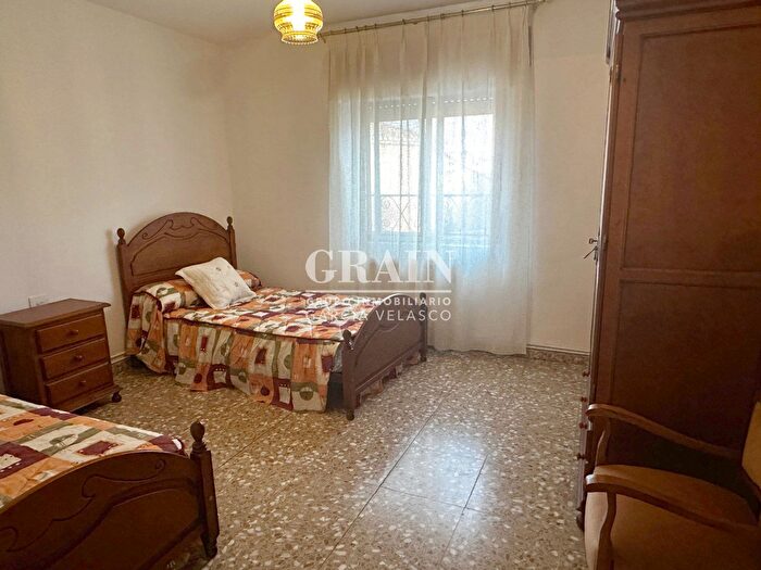 Casas en venta y pisos alquiler - 3