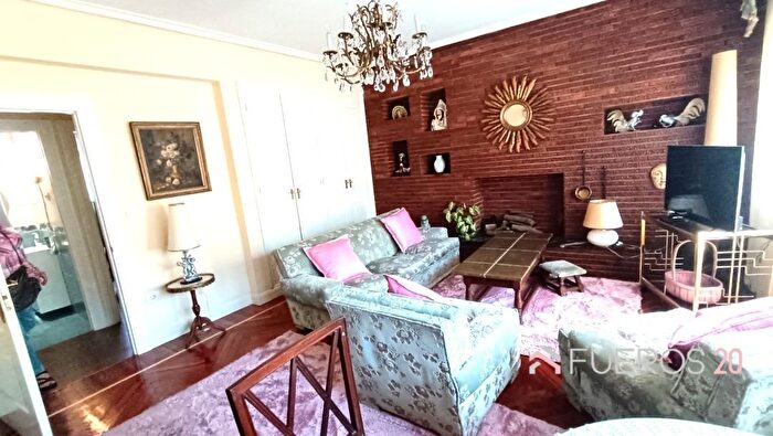 Casas en venta y pisos alquiler - 1