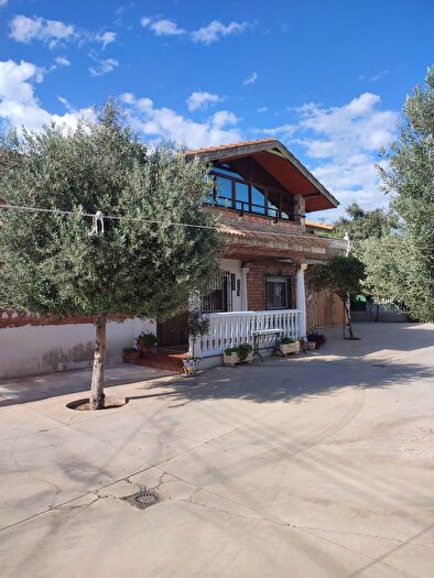 Casa en venta en Periurbano Oeste Sierra, El Higuerón de 5 habitaciones