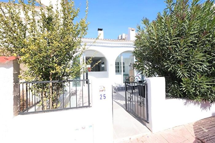 Casa en venta en Benijófar, Alicante de 2 habitaciones