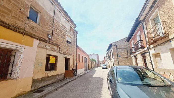Casa en venta en Castilla y León, Palencia de 2 habitaciones