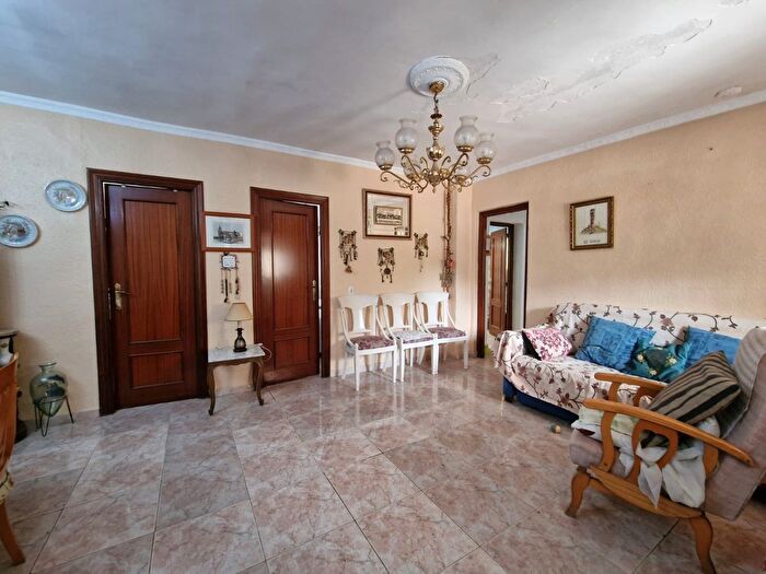 Casas en venta y pisos alquiler - 3