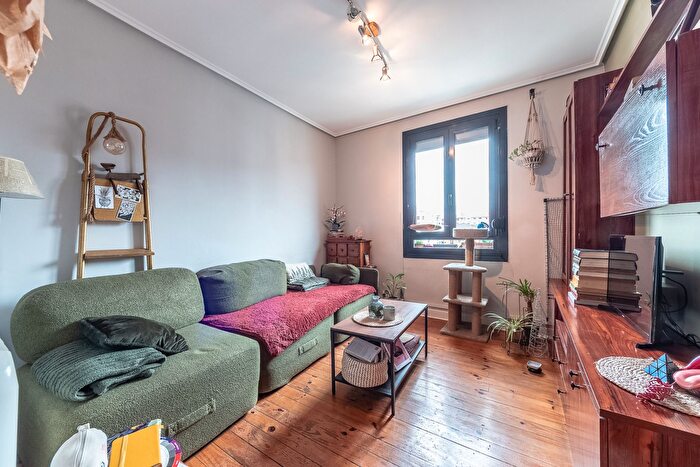 Casas en venta y pisos alquiler - 3