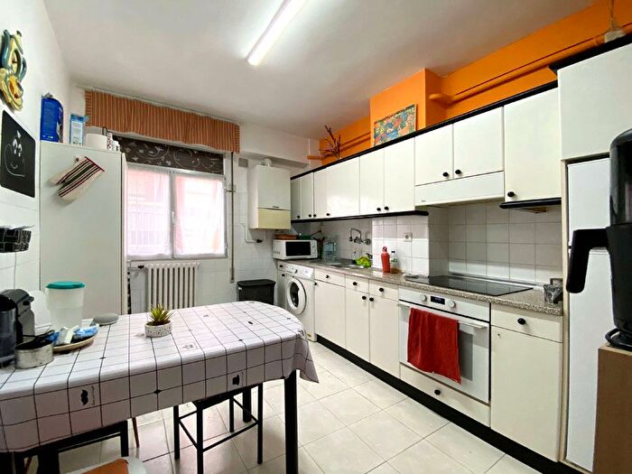 Casas en venta y pisos alquiler - 3