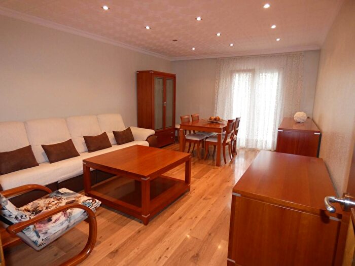 Casas en venta y pisos alquiler - 1