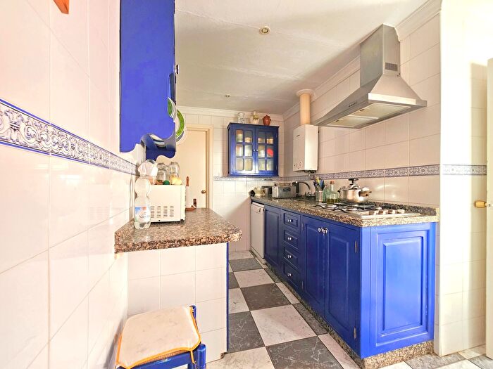 Casas en venta y pisos alquiler - 3