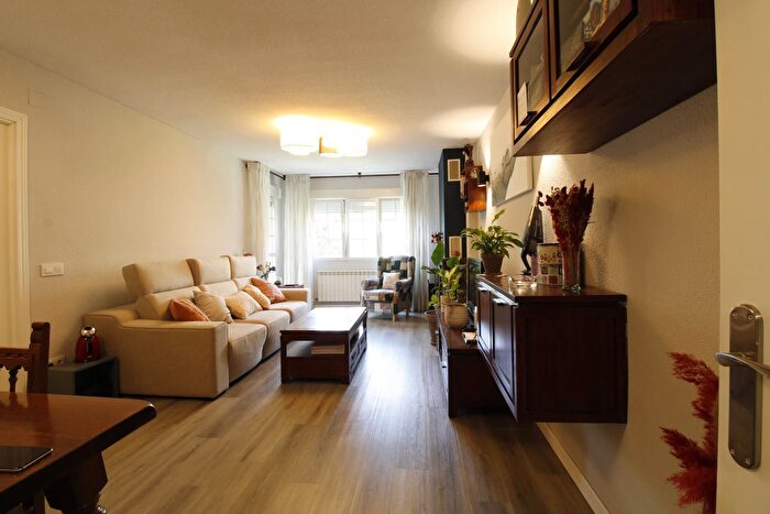 Casas en venta y pisos alquiler - 3
