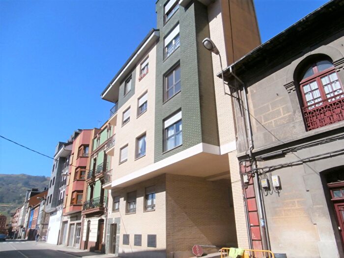 Casas en venta y pisos alquiler - 3