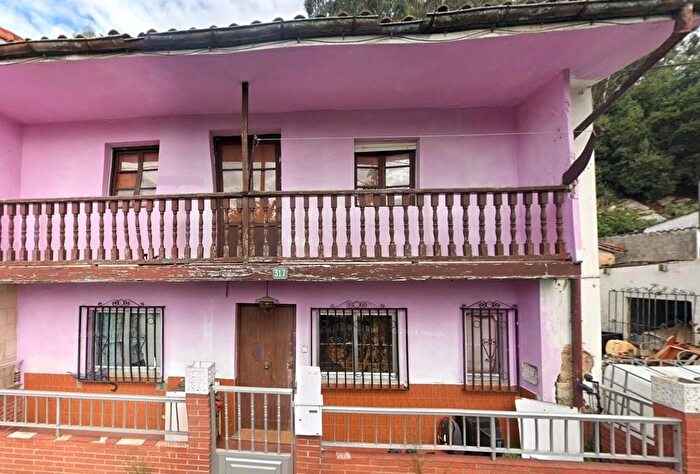 Casa en venta en Cerezo Aspla Torres, Torrelavega de 3 habitaciones