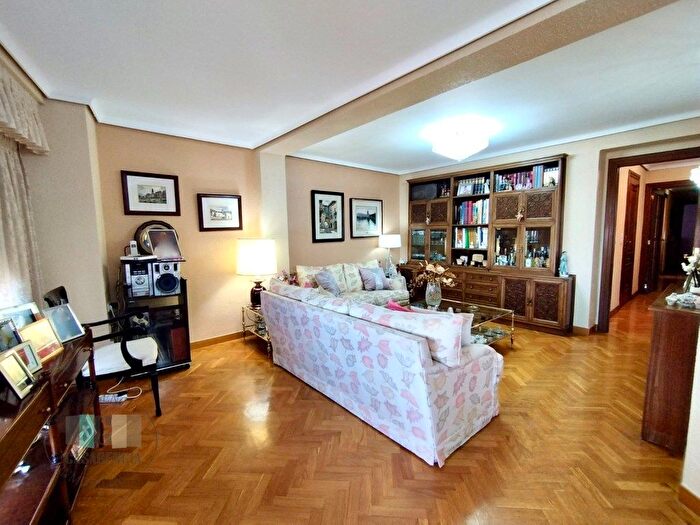 Casas en venta y pisos alquiler - 3