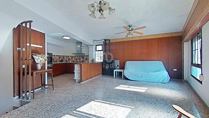 Casas en venta y pisos alquiler - 1