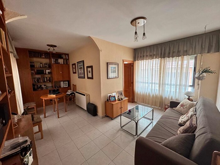 Casas en venta y pisos alquiler - 1