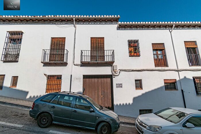 Casas en venta y pisos alquiler - 3