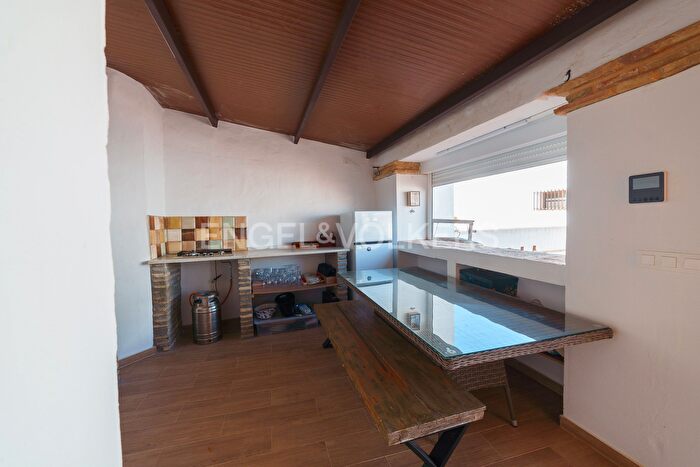 Casas en venta y pisos alquiler - 3