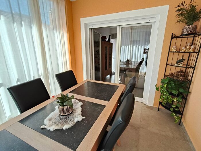 Casas en venta y pisos alquiler - 3