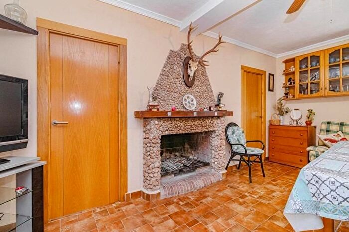 Casas en venta y pisos alquiler - 3