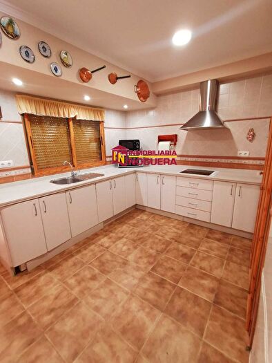 Casas en venta y pisos alquiler - 3