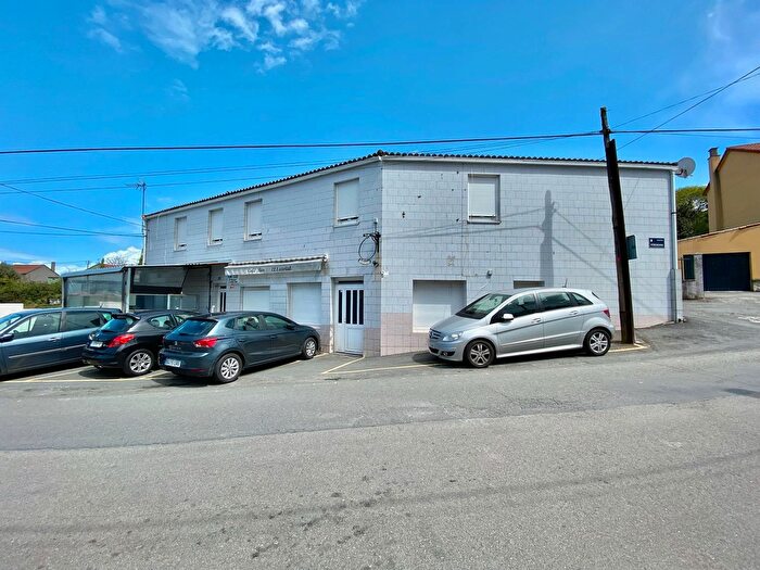 Casa en venta en Elviña A Zapateira, A Coruña Capital de 7 habitaciones