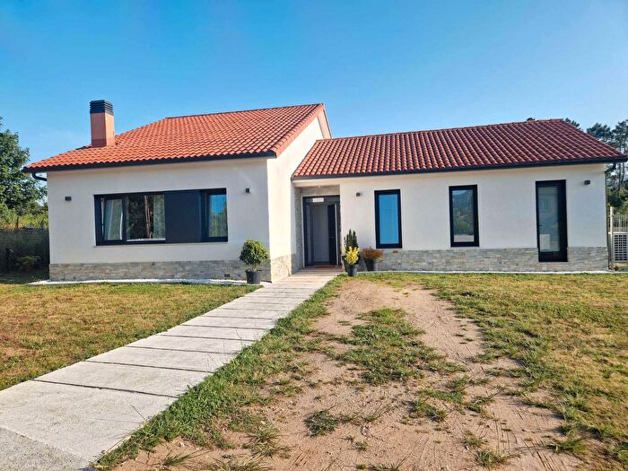 Casa en venta en Brión, A Coruña de 2 habitaciones
