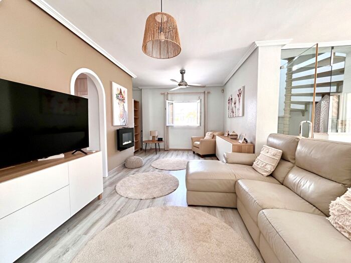 Casas en venta y pisos alquiler - 3