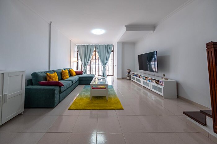 Casas en venta y pisos alquiler - 3