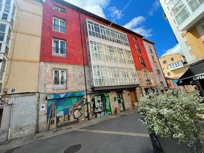 Casas en venta y pisos alquiler - 1