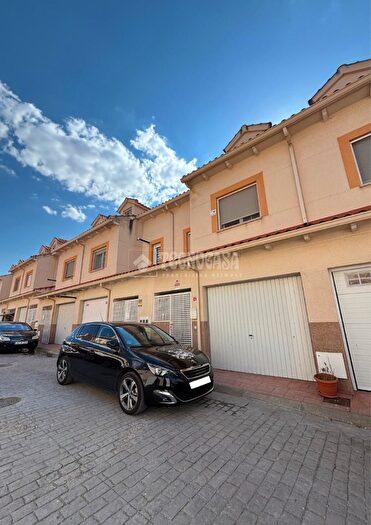 Casas en venta y pisos alquiler - 1