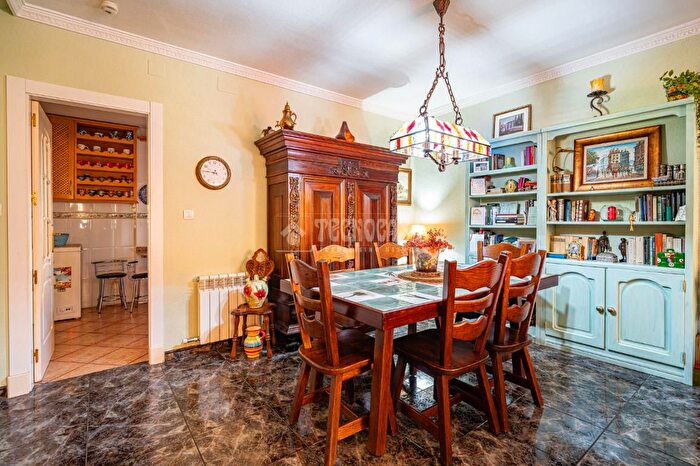 Casas en venta y pisos alquiler - 3