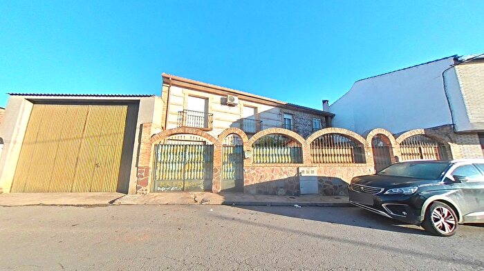 Casas en venta y pisos alquiler - 1