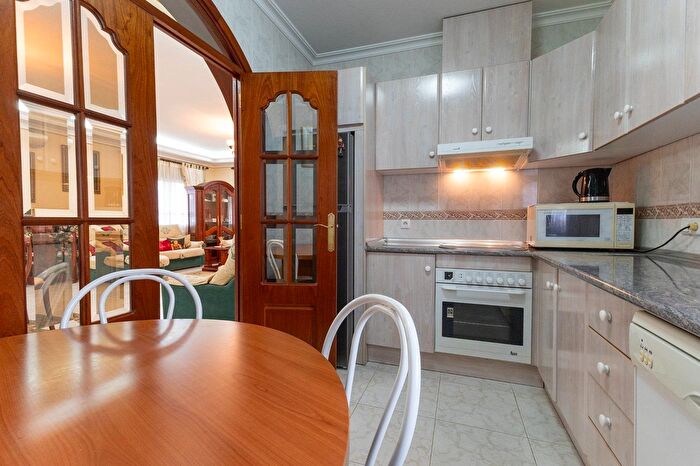 Casas en venta y pisos alquiler - 3